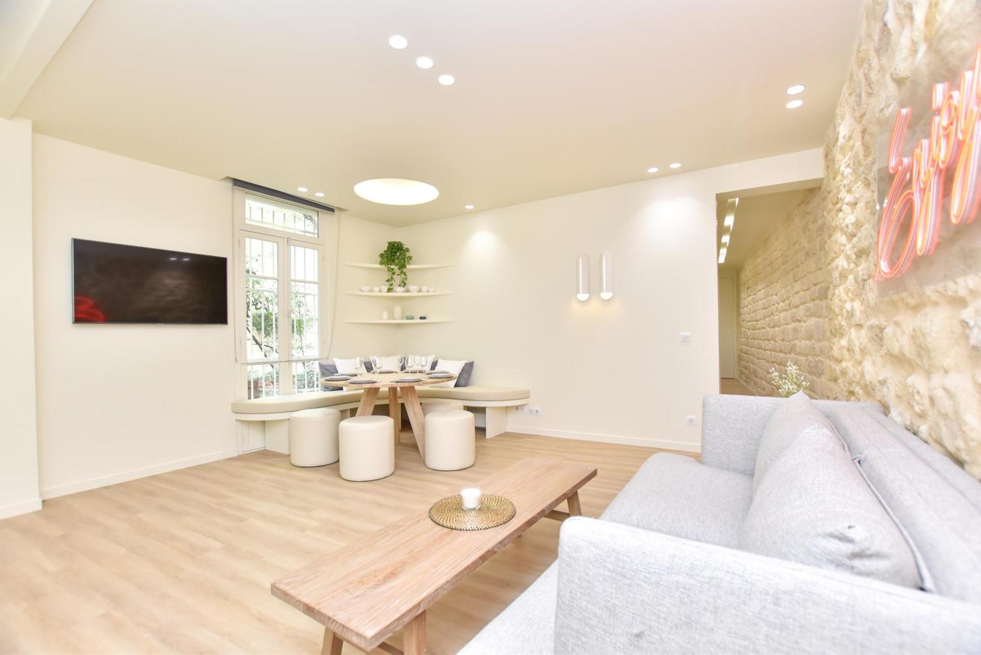 Spacious - 3br-8p - Moulin Rouge Apartment *