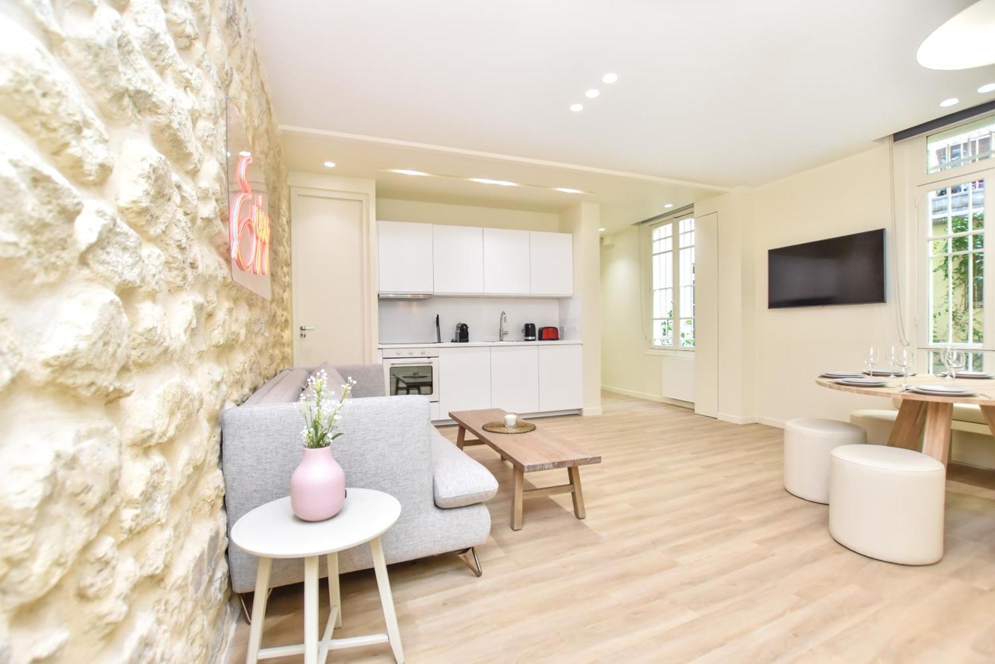 Spacious - 3br-8p - Moulin Rouge *