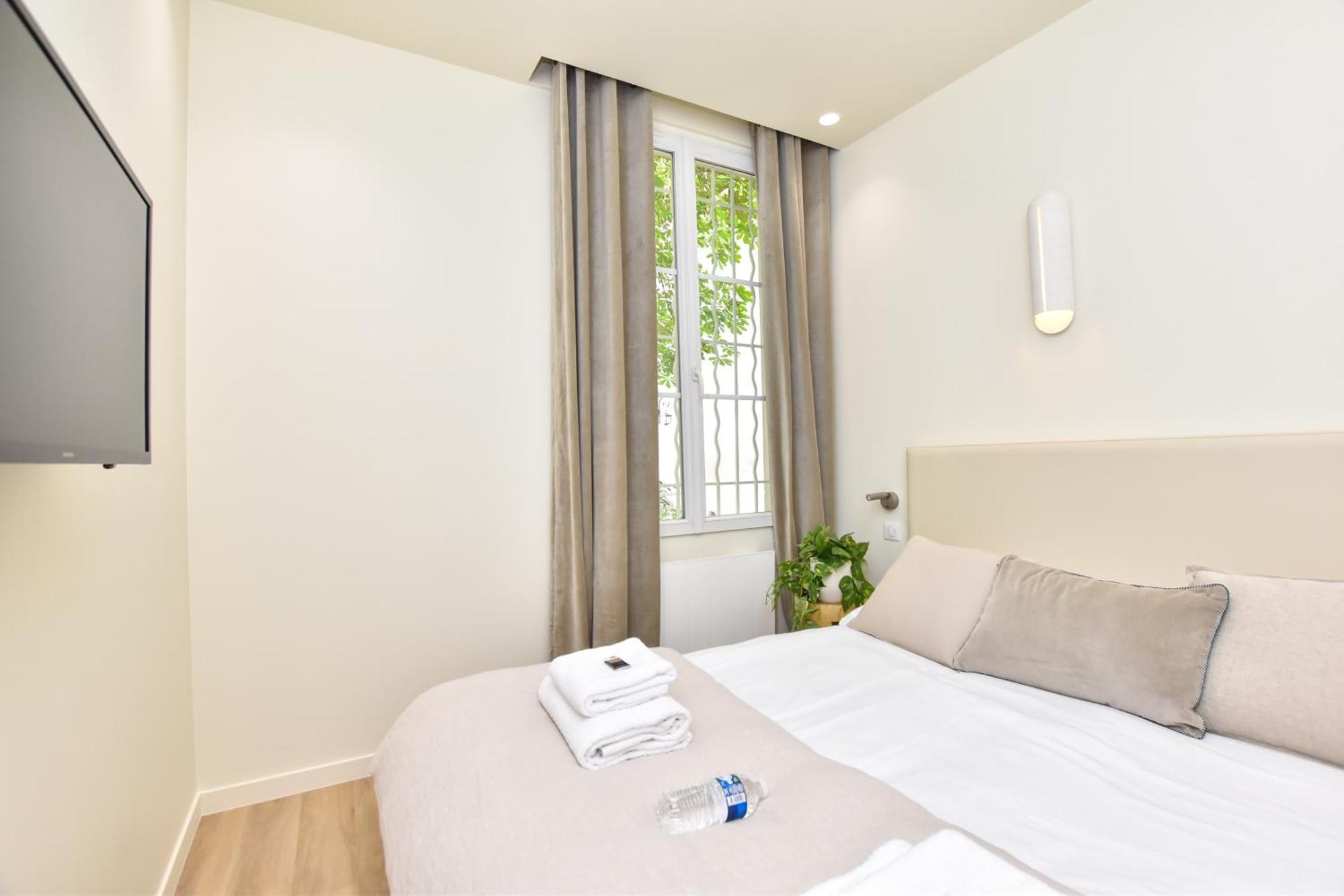Apartment Spacious - 3br-8p - Moulin Rouge *