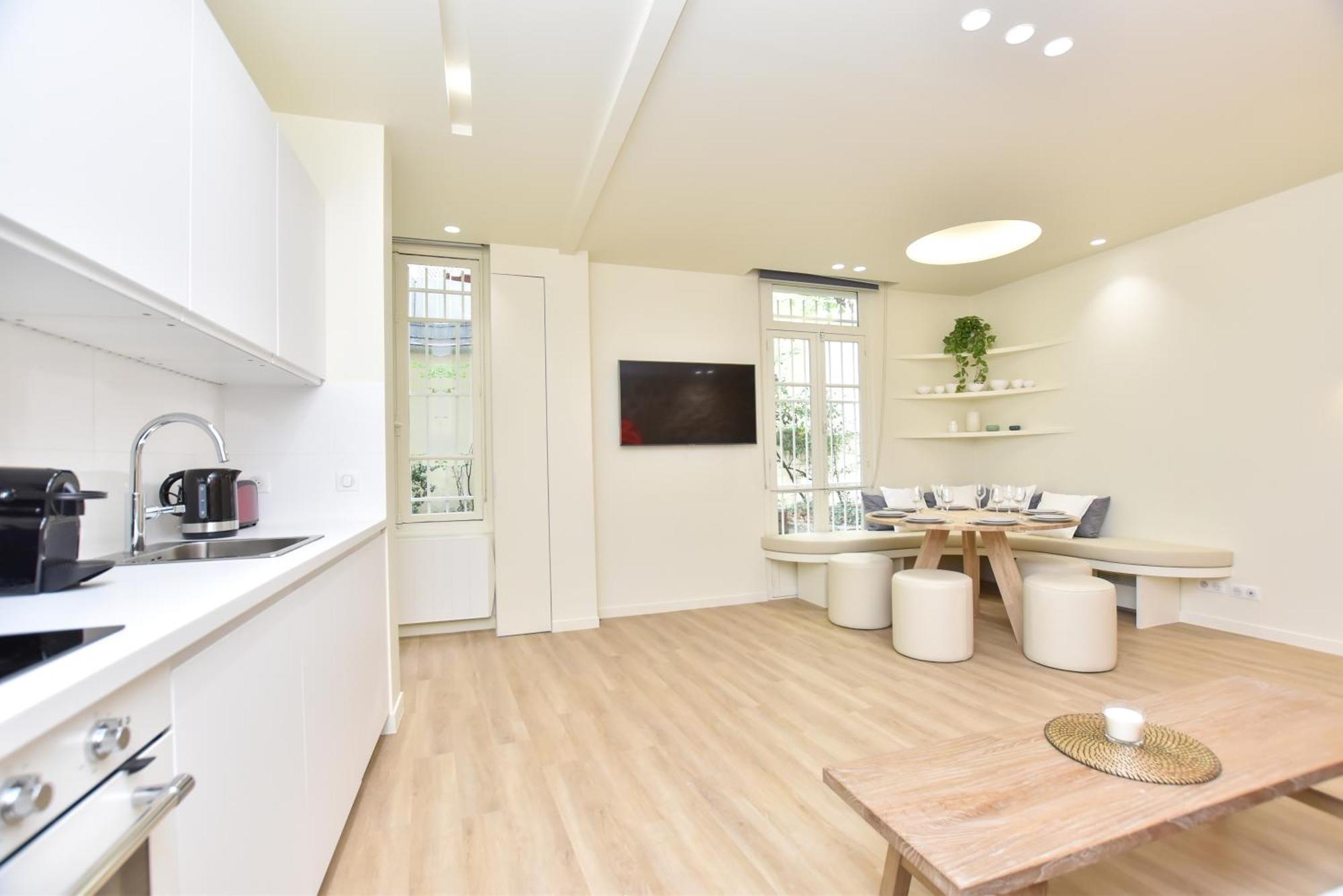 Spacious - 3br-8p - Moulin Rouge *